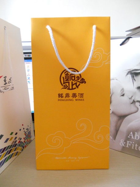 广州制作红酒盒红酒袋,酒盒包装生产厂家,欢迎来订做红酒盒跟红酒袋